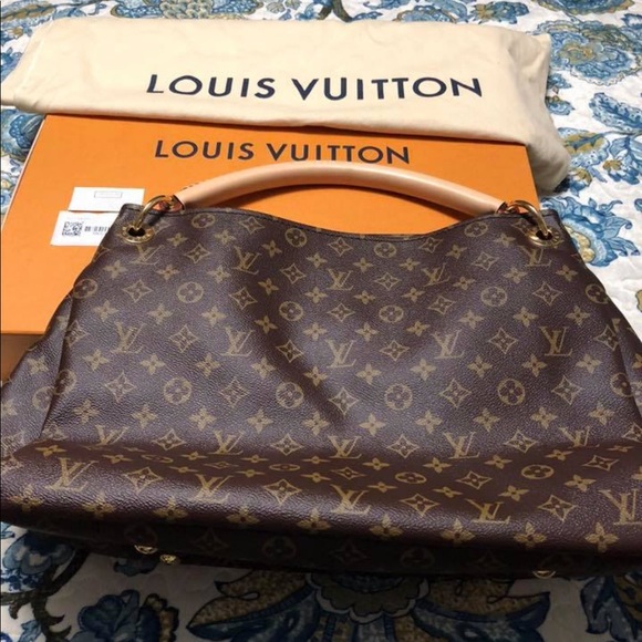 Louie Vuitton Artsy MM  $1,600 - Picture 1 of 1
